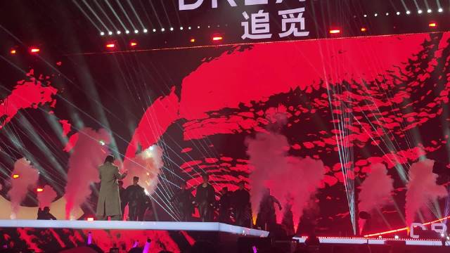 俞浩现身追觅之夜内场前排，萧敬腾献唱现场氛围热烈