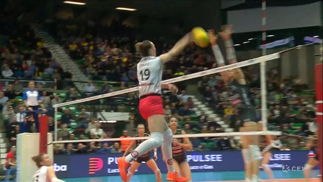 朱婷21扣13中2拦，得分一传双率最高