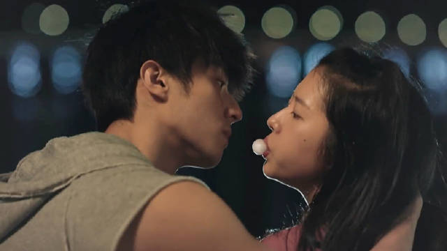 15岁女生翻窗赴约坠亡，家长需警惕青春期安全教育缺失