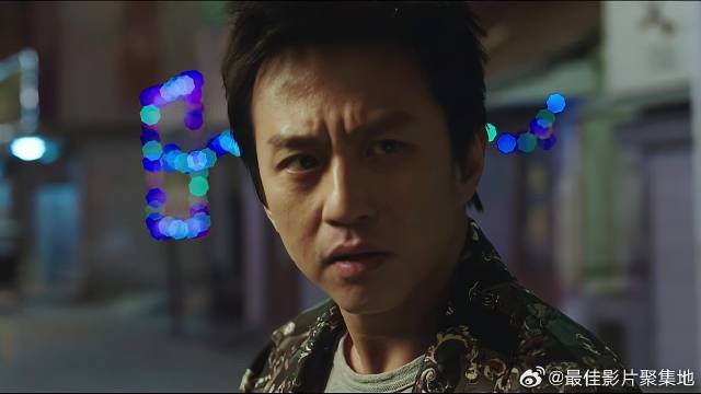 小伙穿越到过去，见义勇为行侠仗义，和蝙蝠侠亲密接触