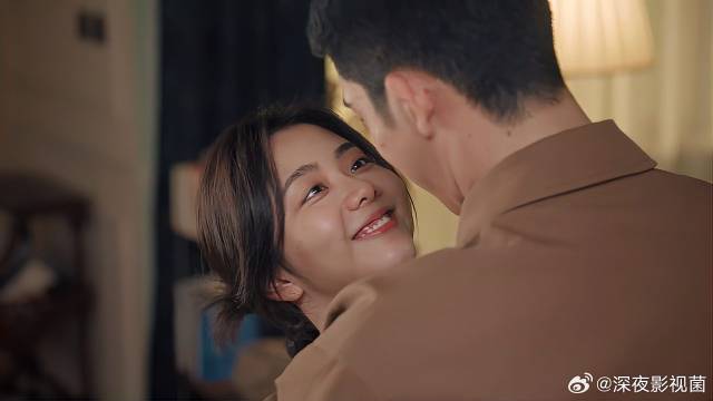 谭松韵井柏然眼神勾丝，一见面粘一起不撒手，归路夫妻撒糖