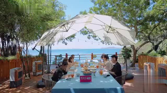 蒋勤勤和朋友聚会夜不归宿，陈建斌居然没有生气