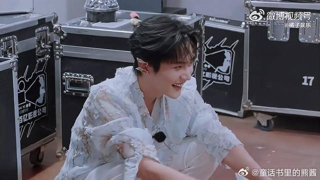 哈哈哈哈白宇“砰”“啪”的一下就把我可爱到了！