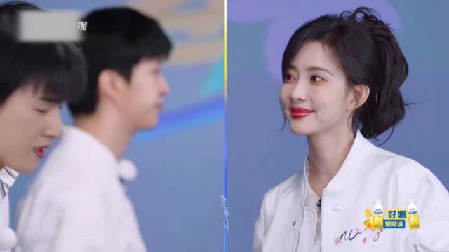 范丞丞对上孟子义脑壳疼，人立马眨眼卖萌让他心软，这也太会了吧