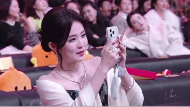 白鹿台下拍摄姚译添领奖现场