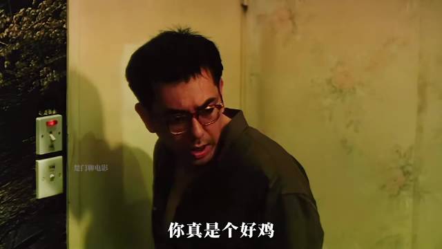 孕妇暴雨中遭多辆出租车拒载，丈夫绝望无助