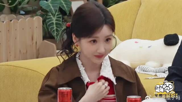 张彬彬带毛不易练八段锦，嘴里还振振有词，毛晓彤都笑疯