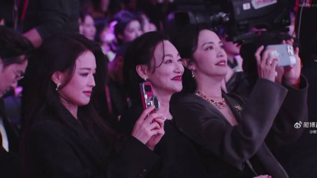 我看到labubu就姚晨舒淇惠英红这样