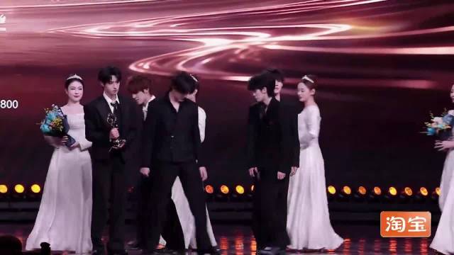 登陆少年获微博年度人气组合