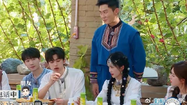 李晨被蔡徐坤朋友夸帅，现场要微信要回北京见面！