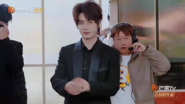 快乐老友记名场面+1，苏醒一笑封神，主打一个笑到变异的离谱程度