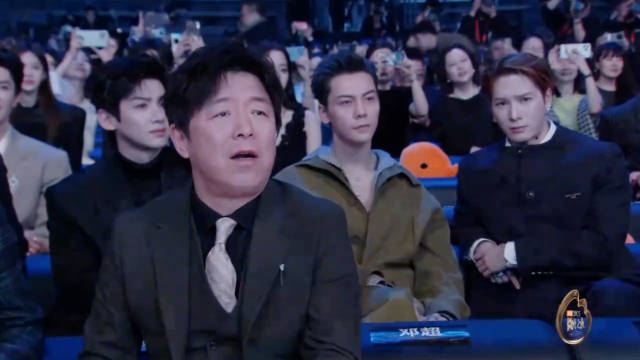 黄渤白敬亭王嘉尔陈伟霆看机器人跳舞反应各异