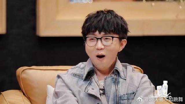 周柏豪本想用东北话，夸毛不易歌声，不料口音太尴尬！