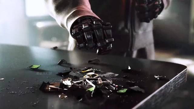 虽然比钢铁侠多功能，但始终不是自己的