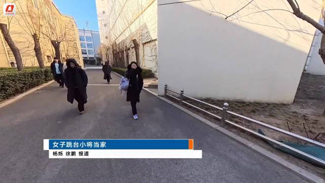 陈芋汐备战训练鼻贴引关注