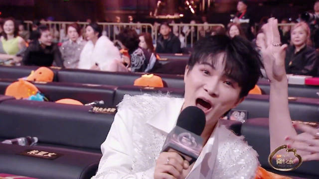 周深0秒开唱好运来