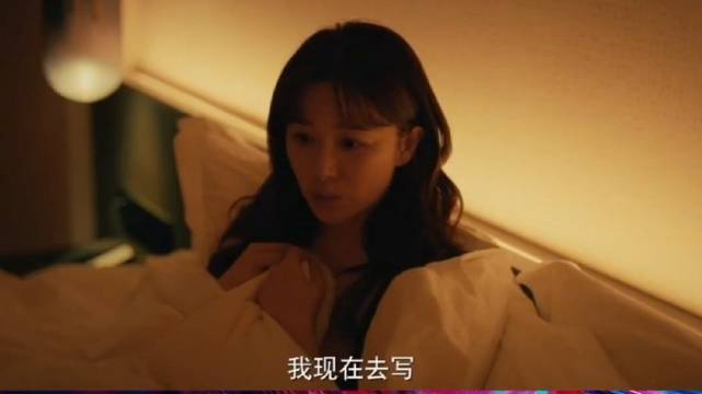 阚清子加班写报告李念潇洒生活