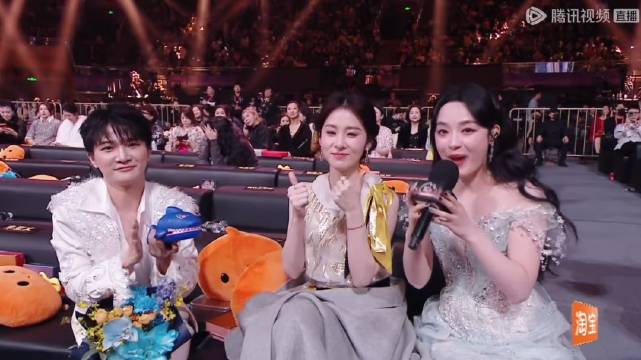 周深饭撒清唱《好运来》 周深：㊗️大家新的年好运来！