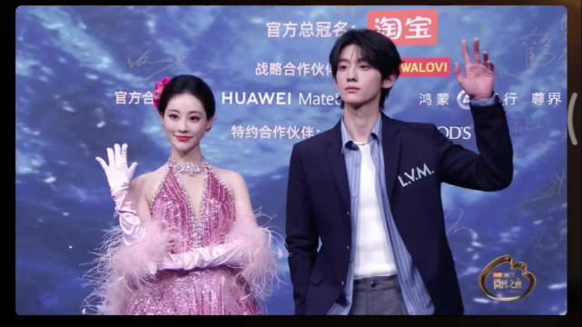 祝绪丹赖伟明红毯拍照！俊男靓女组合，超会营业