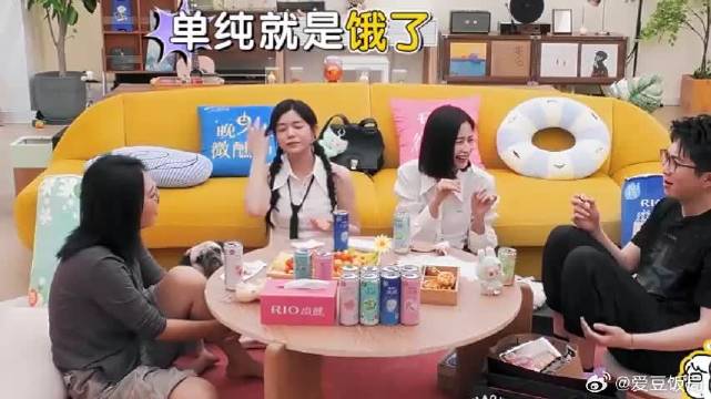 明星也爱聊八卦！颖儿唠嗑比小品都精彩