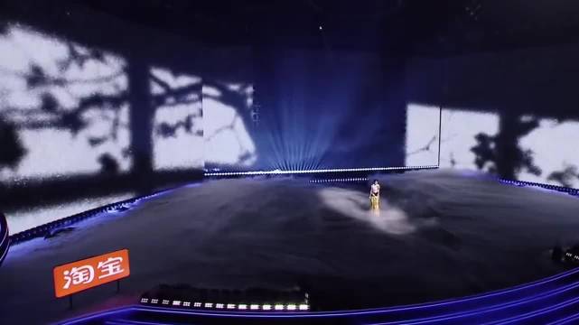 张碧晨微博之夜改编《他不懂》获赞