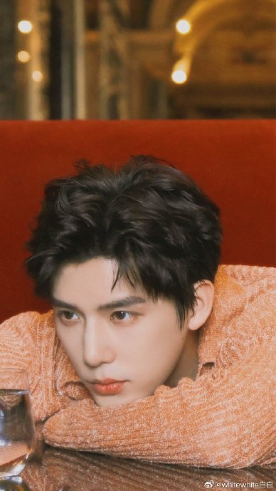 王安宇“啪”字引爆全网！这句台词为何成年度告白暗号？