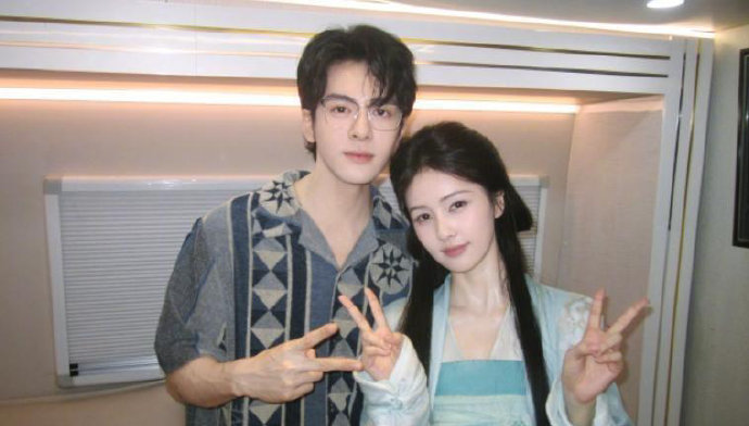 白鹿是如何与赵露思、曾舜晞等圈内好友建立起深厚友谊的？