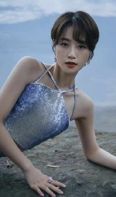 蓝盈莹在《夜色正浓》中饰演的梁丹宁，是如何应对性骚扰事件的？