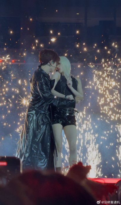 宋雨琦和章昊之前在KCON合作的《没有明天》舞台视频在哪里可以看到？