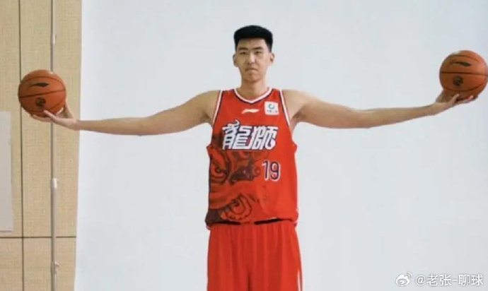 2米26新星徐昕入选男篮集训：他是周琦的最佳替补吗？