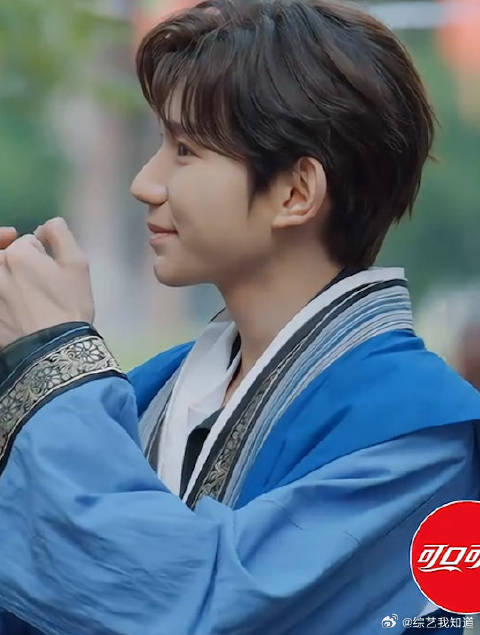 金靖调戏王源，一句男朋友，让源宝瞬间脸红成猴屁股