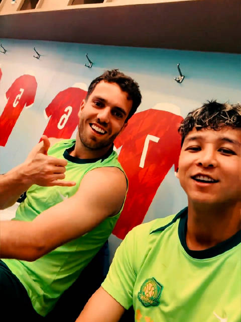 阿不都海米提晒泰国训练视频，与塞尔吉尼奥再成队友