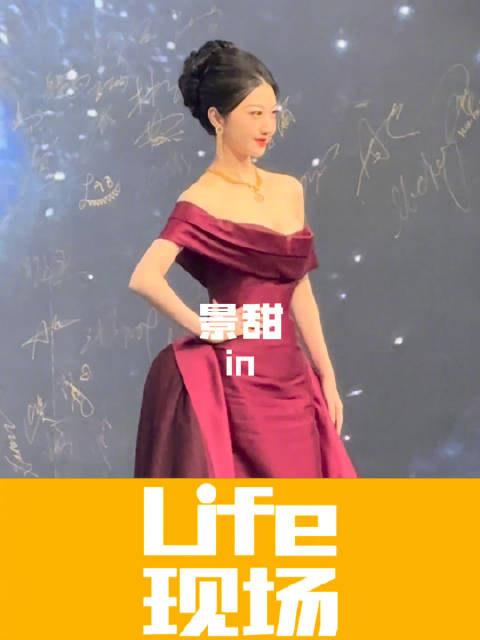 一袭红色长裙亮相微博之夜红毯的@景甜 就是很独一无二的，人间富贵花又回来了
