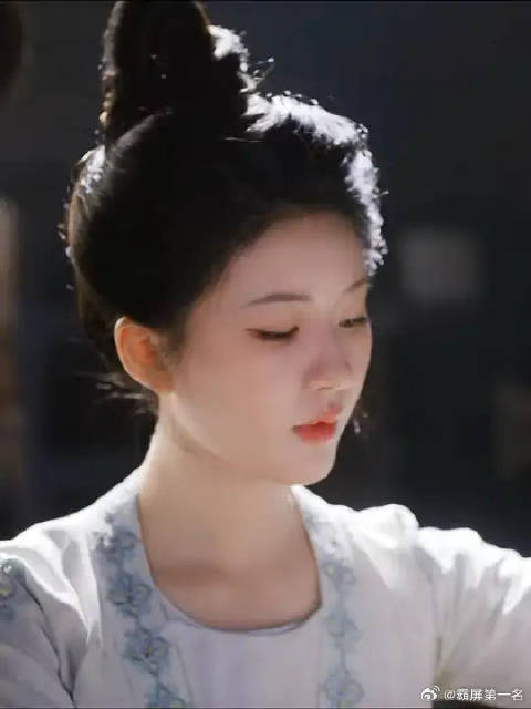 小虾米为了保护端午阿姊宁可挨鞭子，姐弟情太好哭了