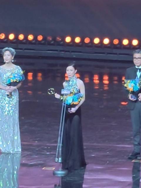 佘诗曼微博之夜发言称越有实力越要努力