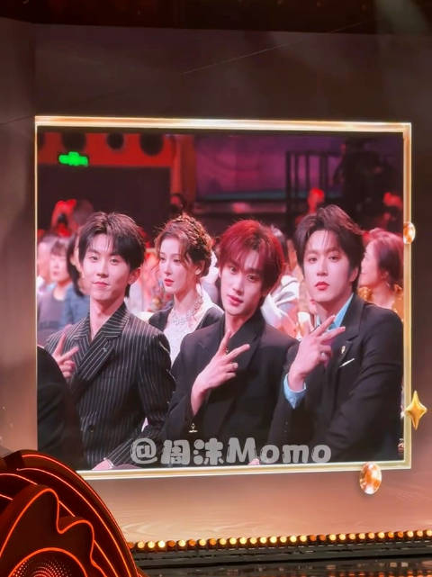 马嘉祺丁程鑫刘耀文内场三连拍！ 三张帅脸太权威了