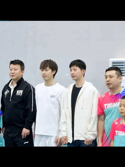 奥运冠军马龙、世界冠军张超林高远到访金冠乒乓基地