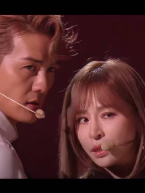 王心凌吴克群20年挚友或升级恋人，不婚主义现新解