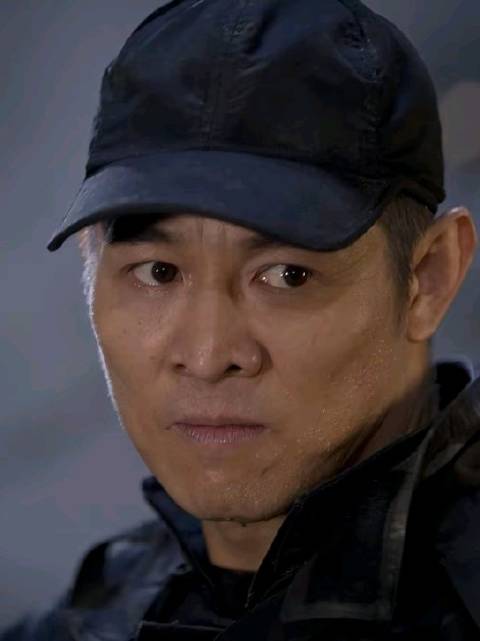 李连杰因身体原因发展逊于成龙，后者七十仍高产