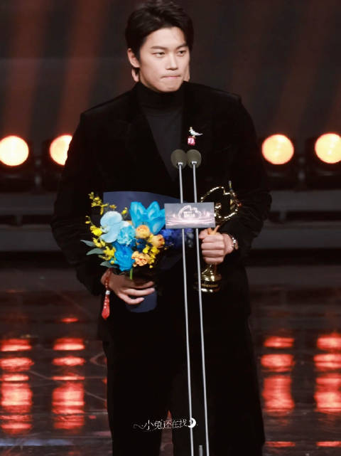 发言全程 汪顺汪顺黑西装好帅