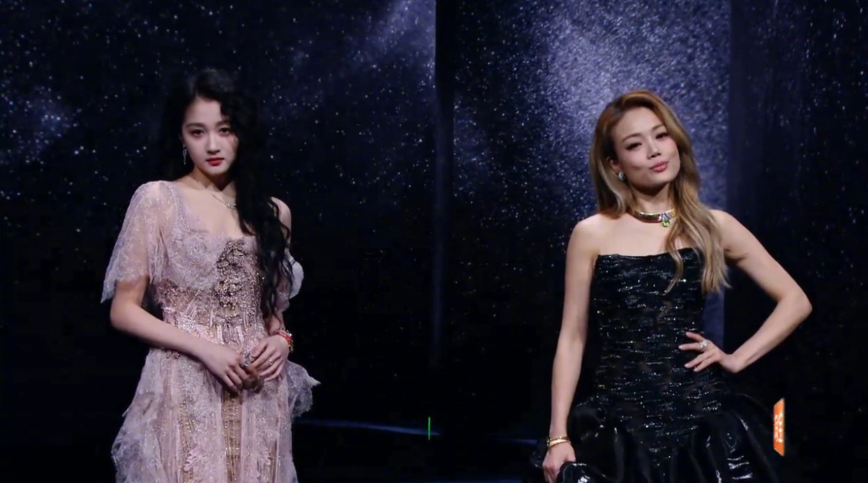 关晓彤容祖儿亮相全程 好美