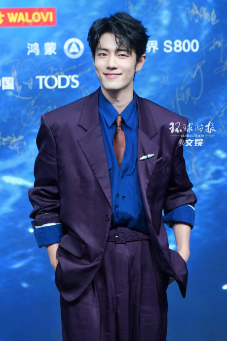 微博之夜红毯肖战王一博引爆话题，李宇春压轴登场