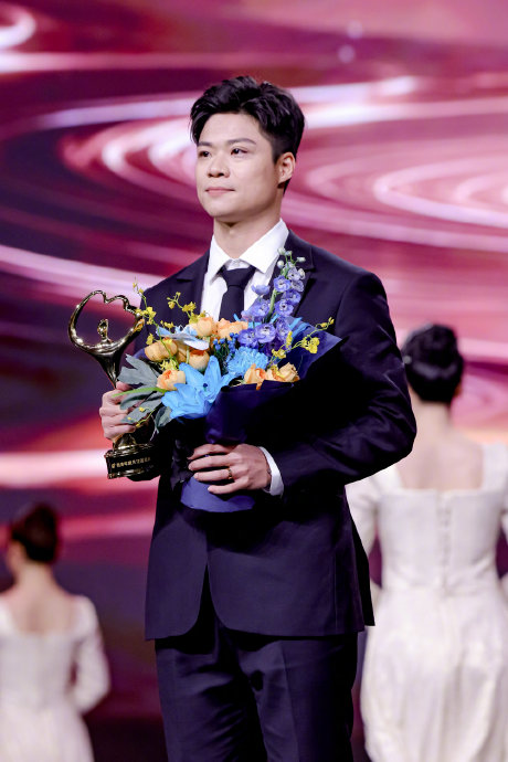 与陈芋汐、汪顺同获荣誉的苏炳添，对于新一届冬奥会的中国健儿有何祝福？