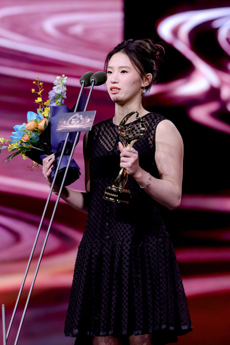 泳坛图腾！汪顺斩获微博年度关注运动员，红毯造型气场全开