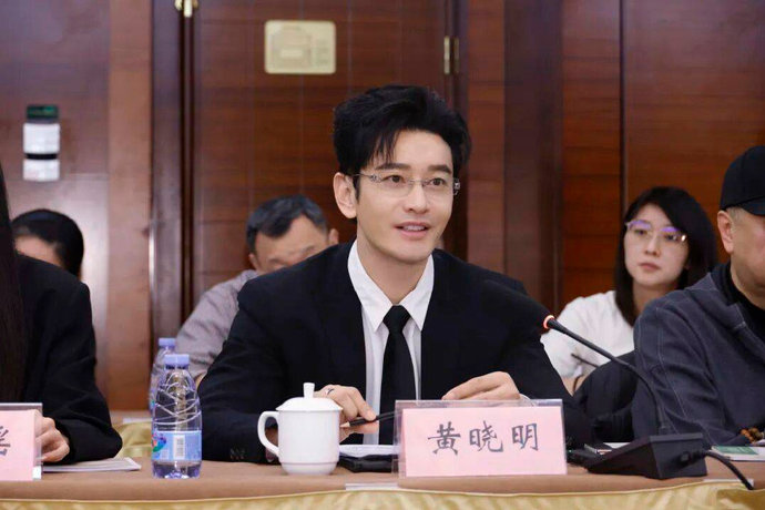 除了黄晓明，还有哪些明星演员在权威官媒上发表过署名文章？