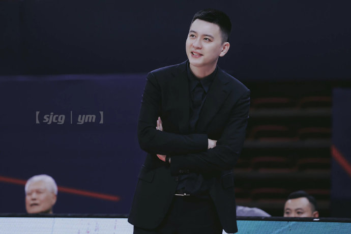 辽篮杨鸣黯然辞职背后：换帅难医的阵容坍塌与体制痼疾