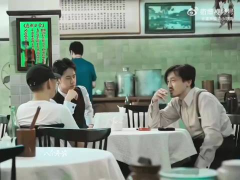 小博笑起来好可爱啊，头发乱蓬蓬的叶先生好帅呀！