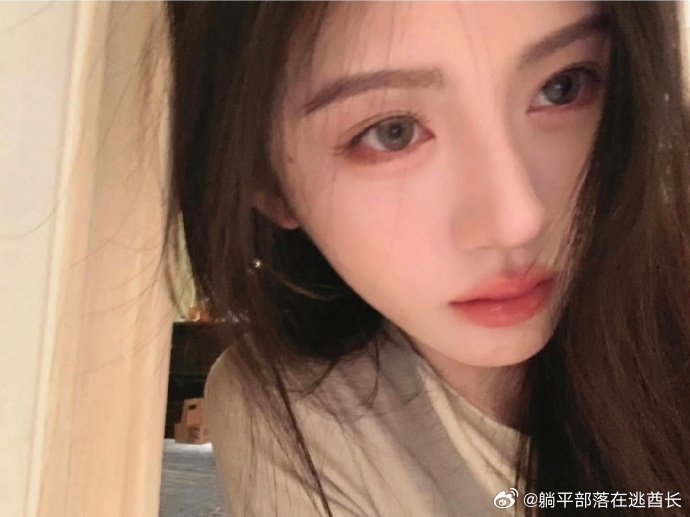 鞠婧祎2026年2月的Instagram自拍具体有哪些风格和亮点？