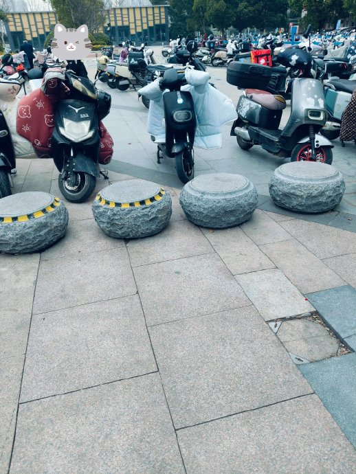 娜扎微博之夜不慎摔倒，景甜等众星暖心搀扶引关注