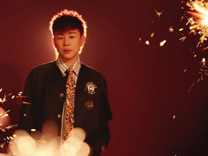 胡彦斌直播被赞live的神，腼腆回应藏不住窃喜